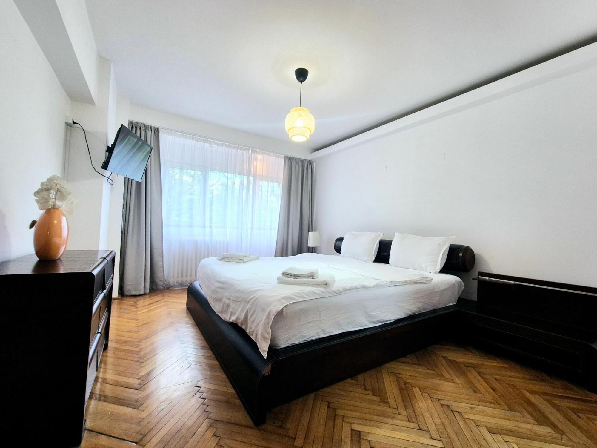 Tranquil Unirii Residence - Elegant & Spacious Living With Parking Steps From Parliament Bucharest Exterior photo